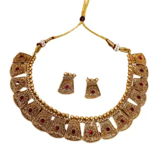 Stunning Gold colored Necklace