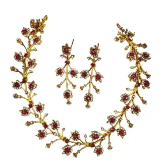 Tulip Design Necklace Set