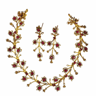 Tulip Design Necklace Set