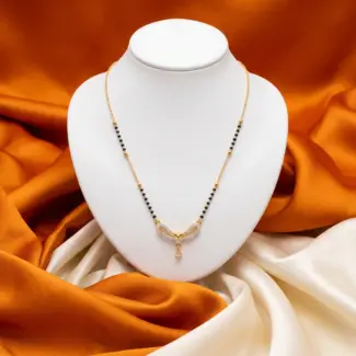 Samaira Curved V-Pendant Mangalsutra
